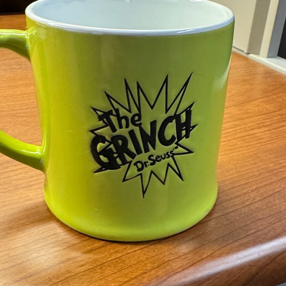 Green Ceramic Mug with Artistic Design - Picture 2 of 5